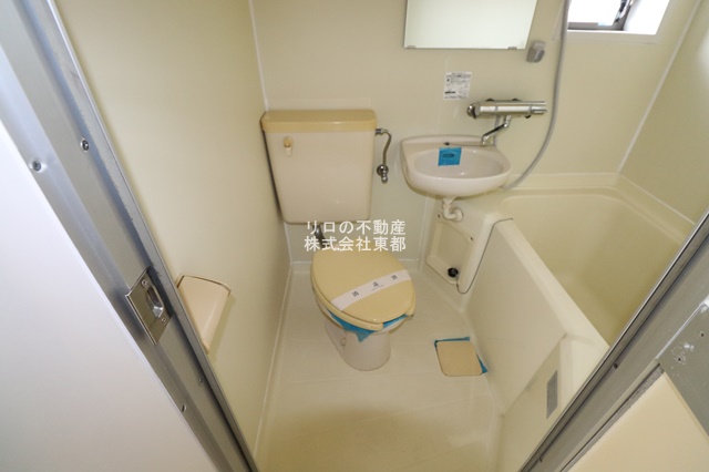 給水栓器具新品へ交換、木部を白く統一（ジュネスＢ）