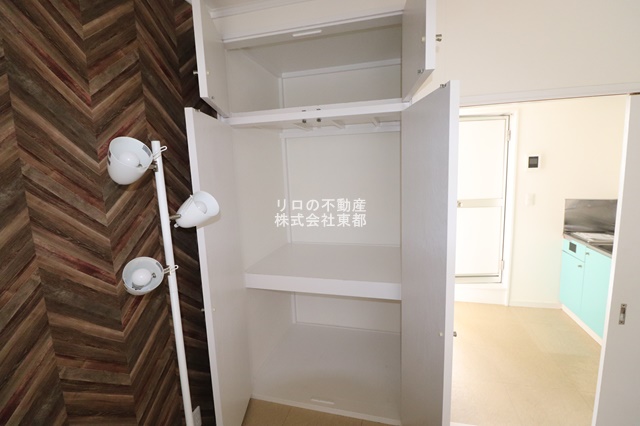 給水栓器具新品へ交換、木部を白く統一（ジュネスＢ）
