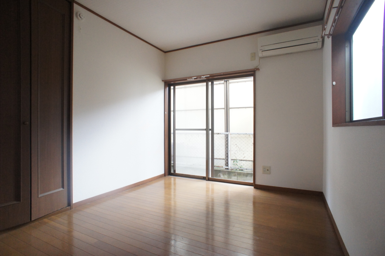南向き2面採光で明るいお部屋です（フォーラム平野）