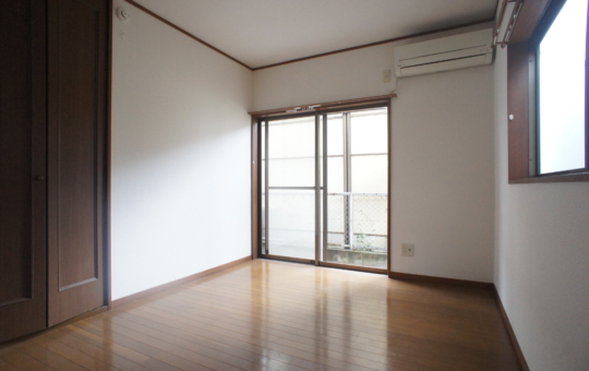 南向き2面採光で明るいお部屋です（フォーラム平野）