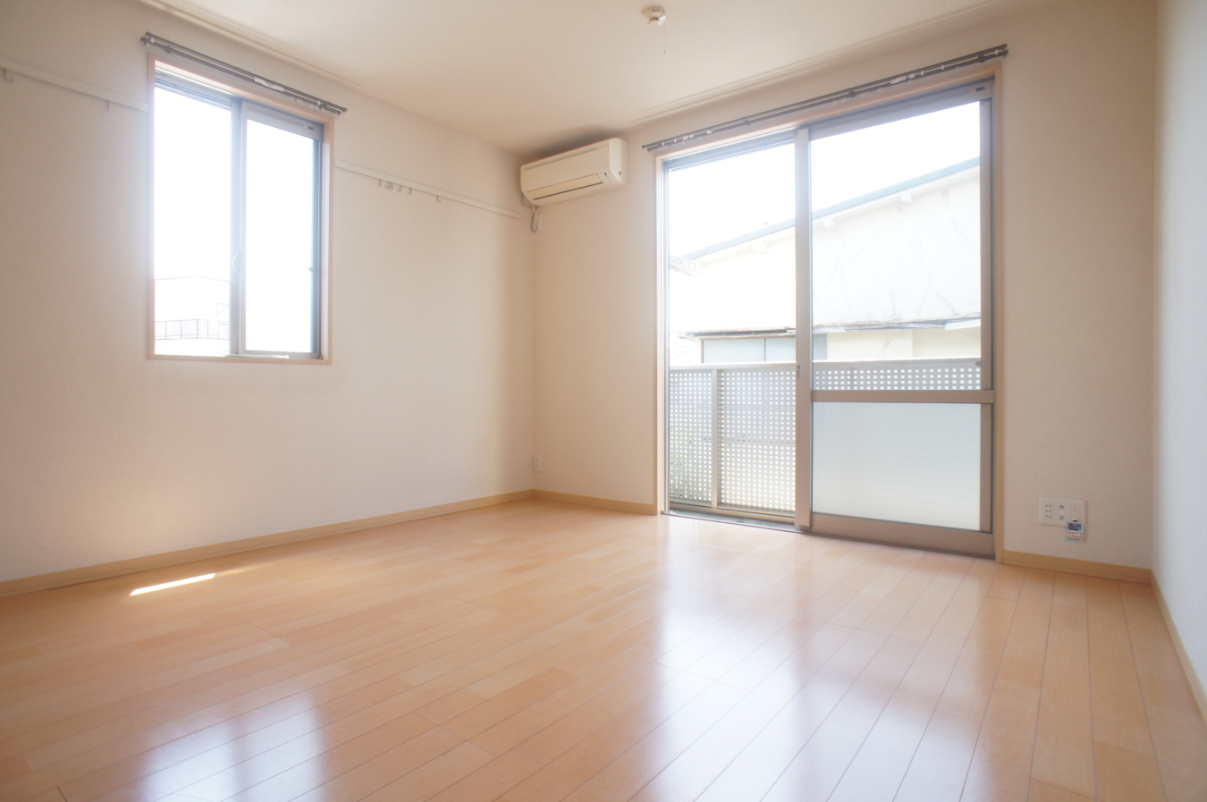 2階角部屋で広めの8.1帖(ユニテ世田谷赤堤Ｂ棟)