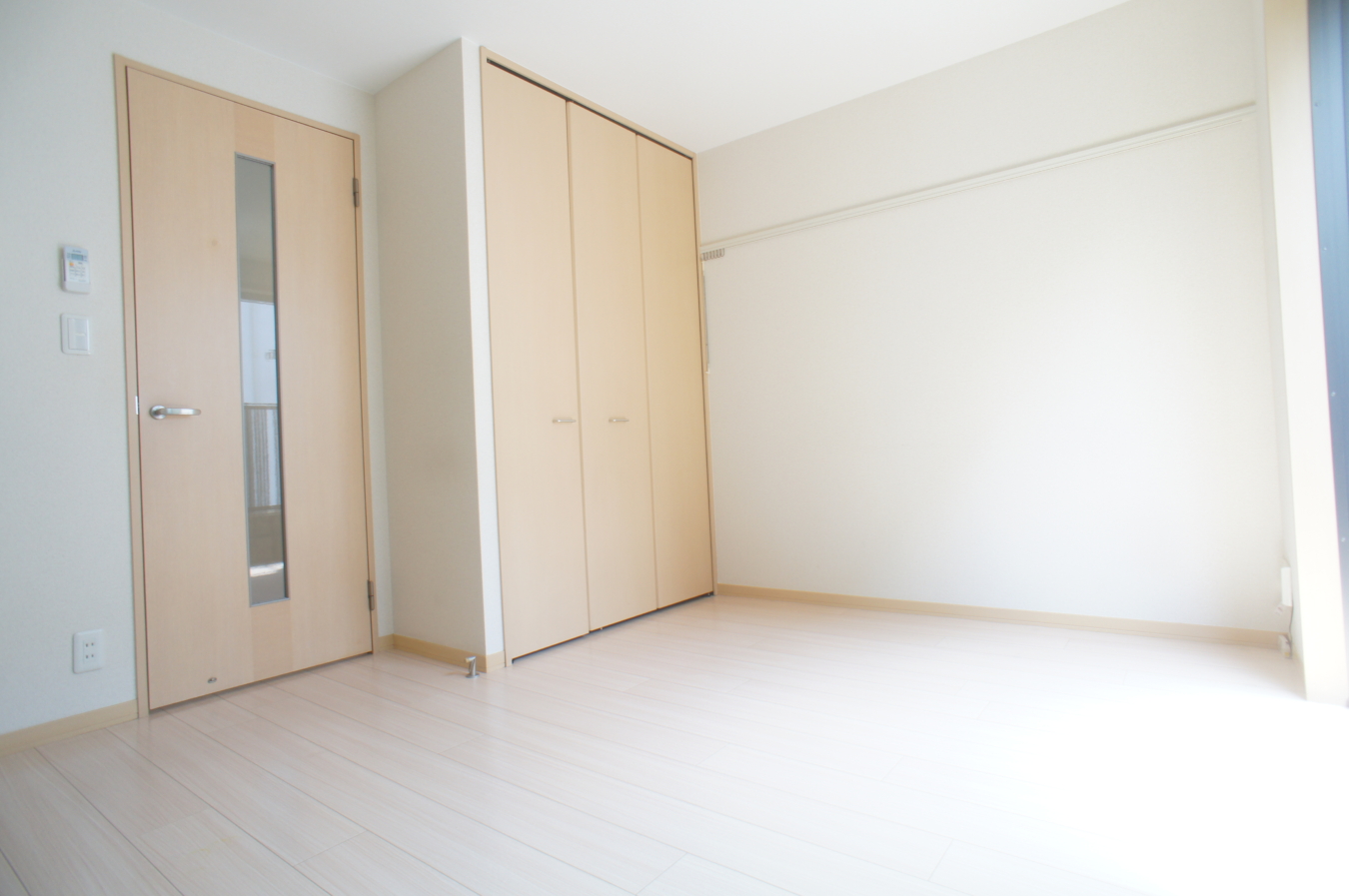 落ち着いた色のアクセントクロスがおすすめ（ＣＡＳＡ　ＤＥ　ＯＬＥ）