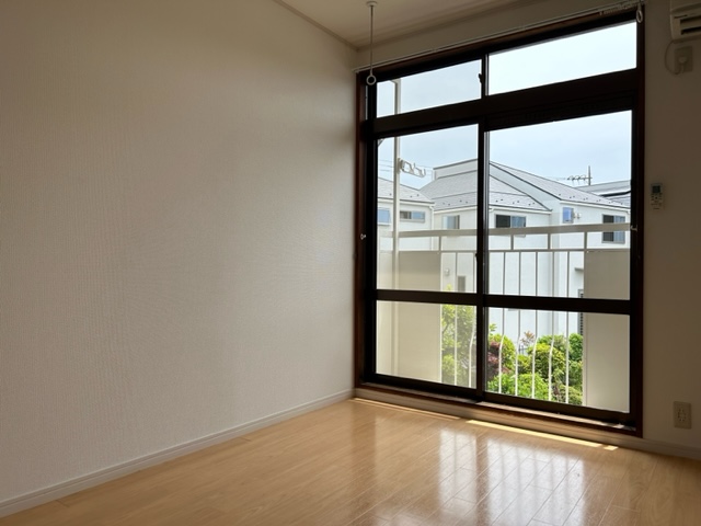 2Fからの窓の外がお庭なお部屋1LDK（シティハイム学園ハウス）