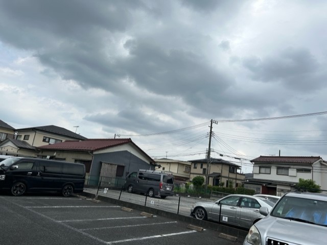 淡い色のアクセントクロスのお部屋です（メゾンジュネス）