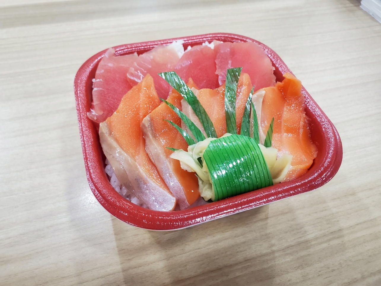新鮮な魚が乗った海鮮丼🐟【相模大野】