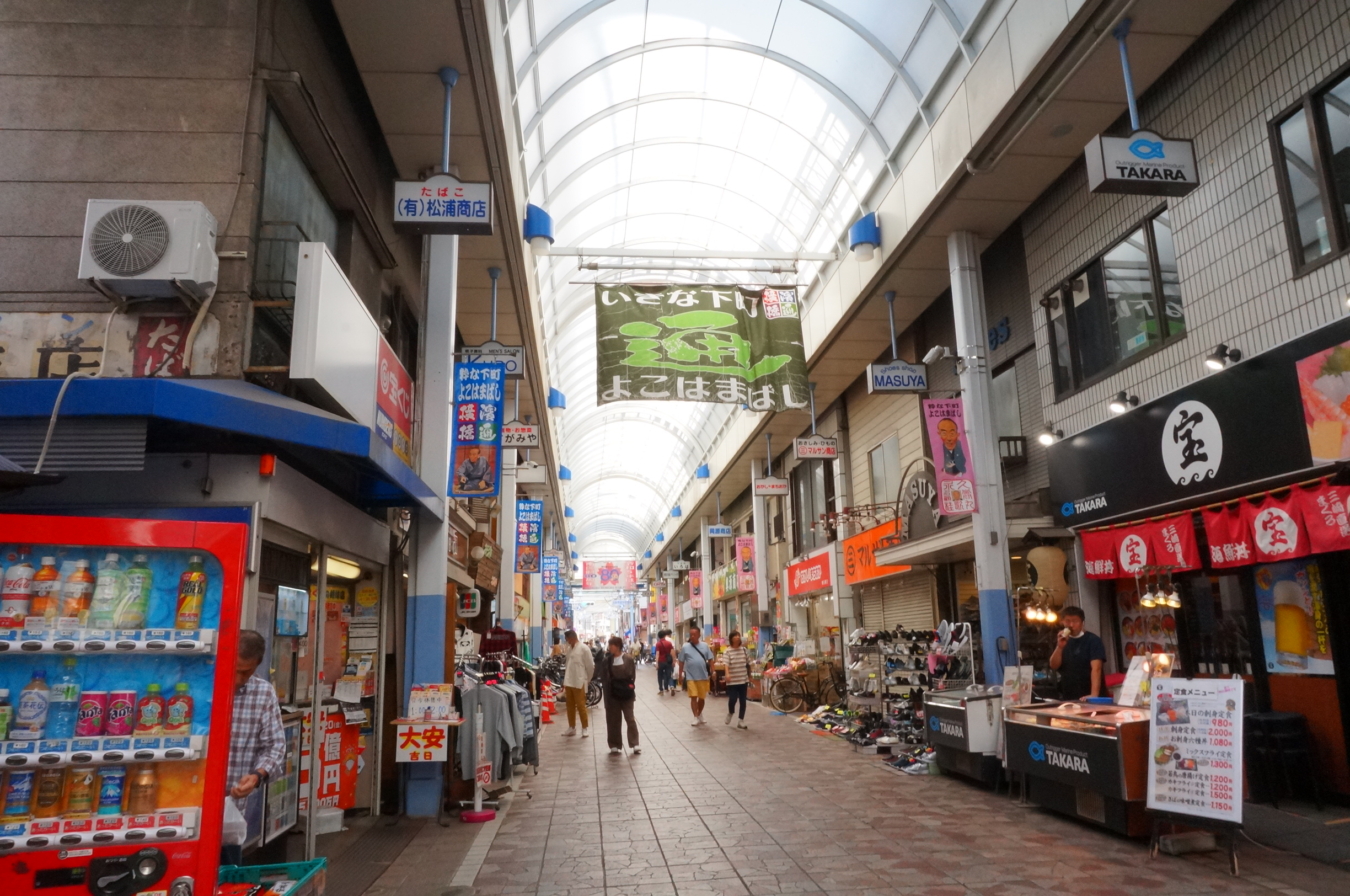 横浜橋商店街は135店。全天候型アーケードで雨の日も楽々買い物