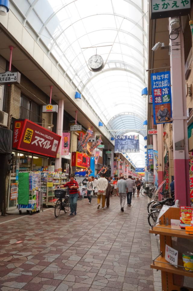 横浜橋商店街は135店。全天候型アーケードで雨の日も楽々買い物