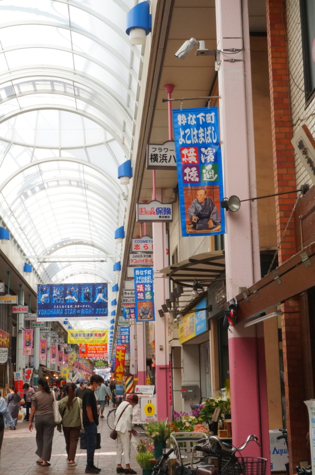 横浜橋商店街は135店。全天候型アーケードで雨の日も楽々買い物
