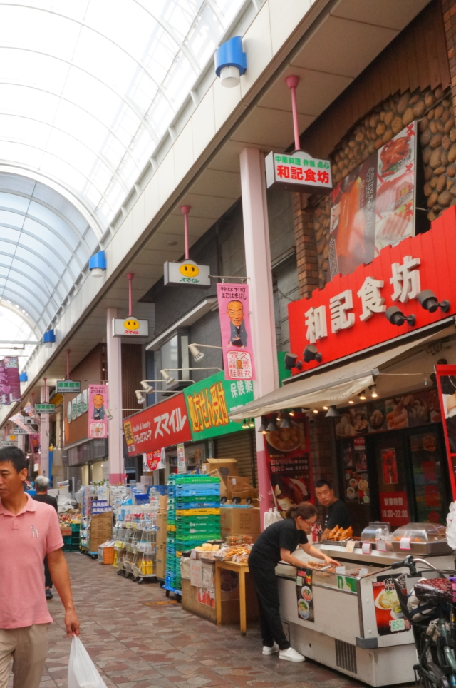 横浜橋商店街は135店。全天候型アーケードで雨の日も楽々買い物