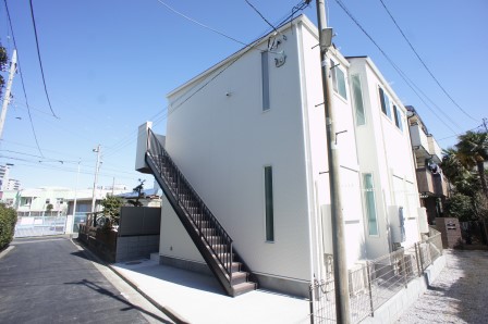 駅まで3分、築浅物件！フリーレントキャンペーン中（アザーレ・クオン中野島）
