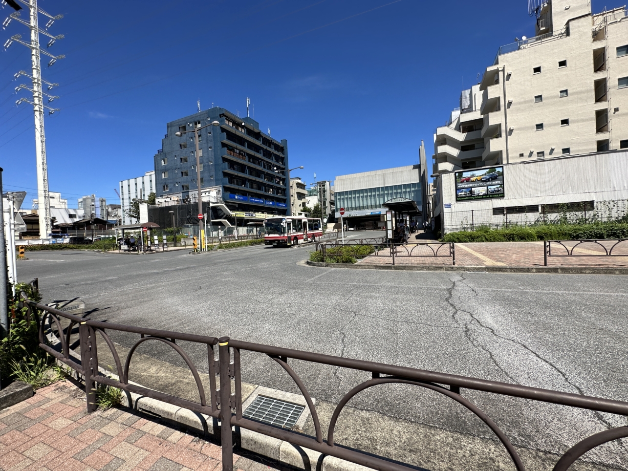 成城学園前駅　バスロータリー