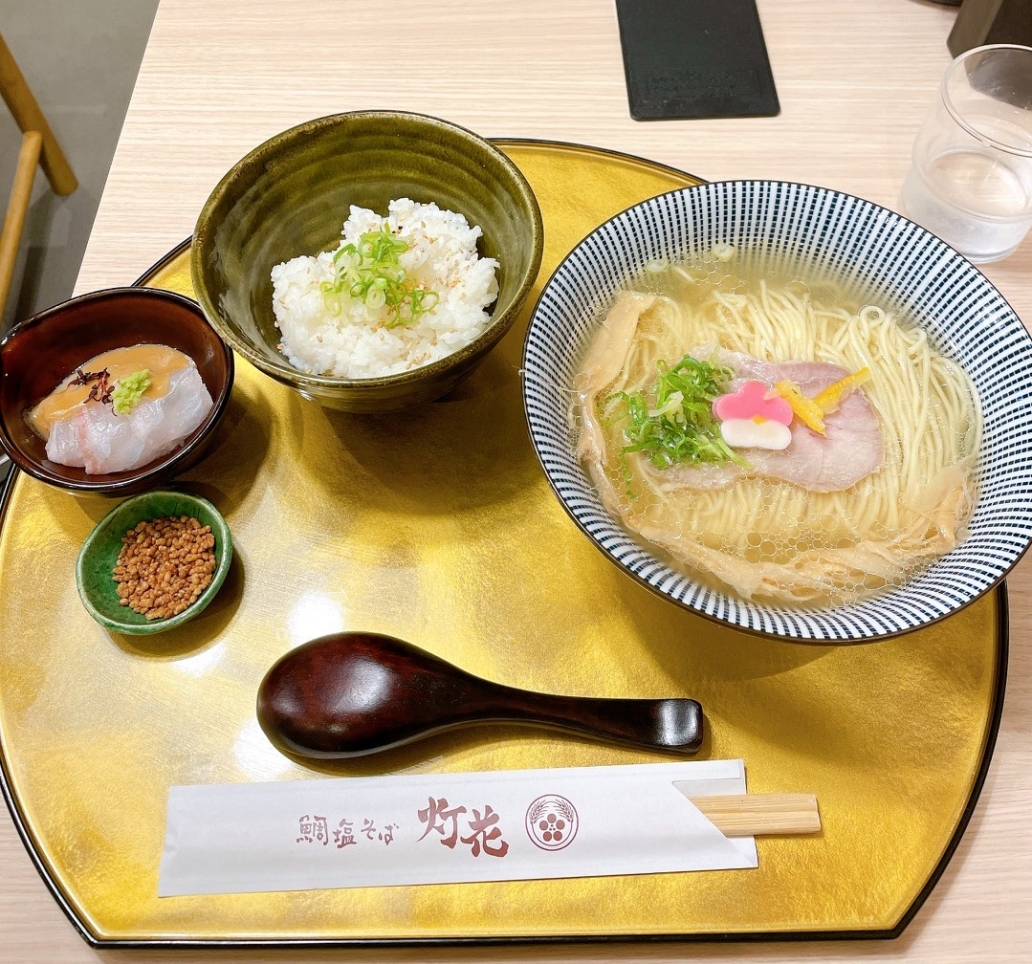 鯛のいい匂いがふわぁっ♪　鯛塩そば　灯花　　☆池袋駅エリア☆　　　