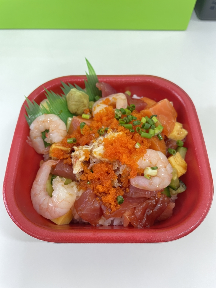 【反町】お店のすぐ近く♪500円海鮮丼のお店♪