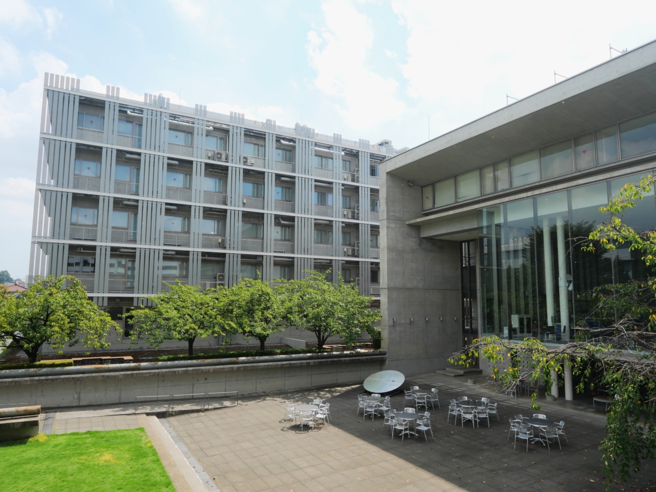 洗練されたキャンパスの東京都市大学。