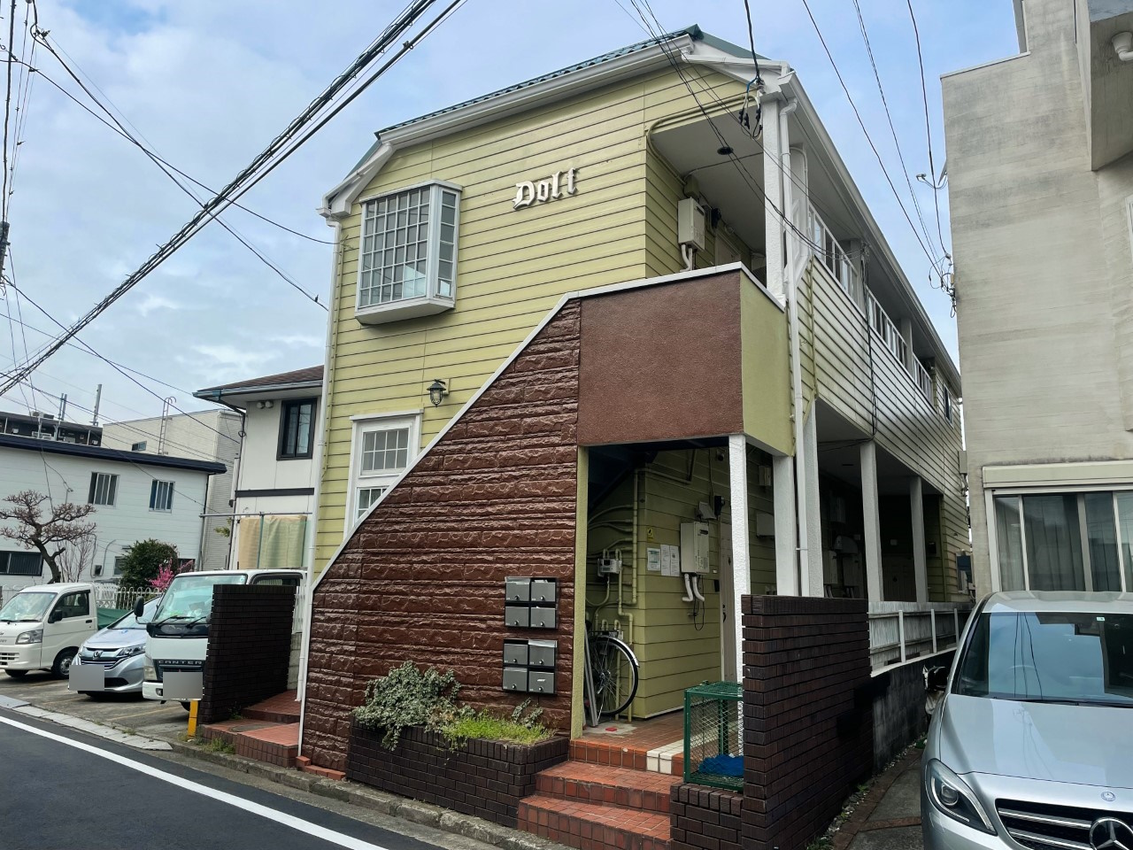 ミニ冷蔵庫付き！天井が高くて開放的なお部屋♪【桜ヶ丘駅】