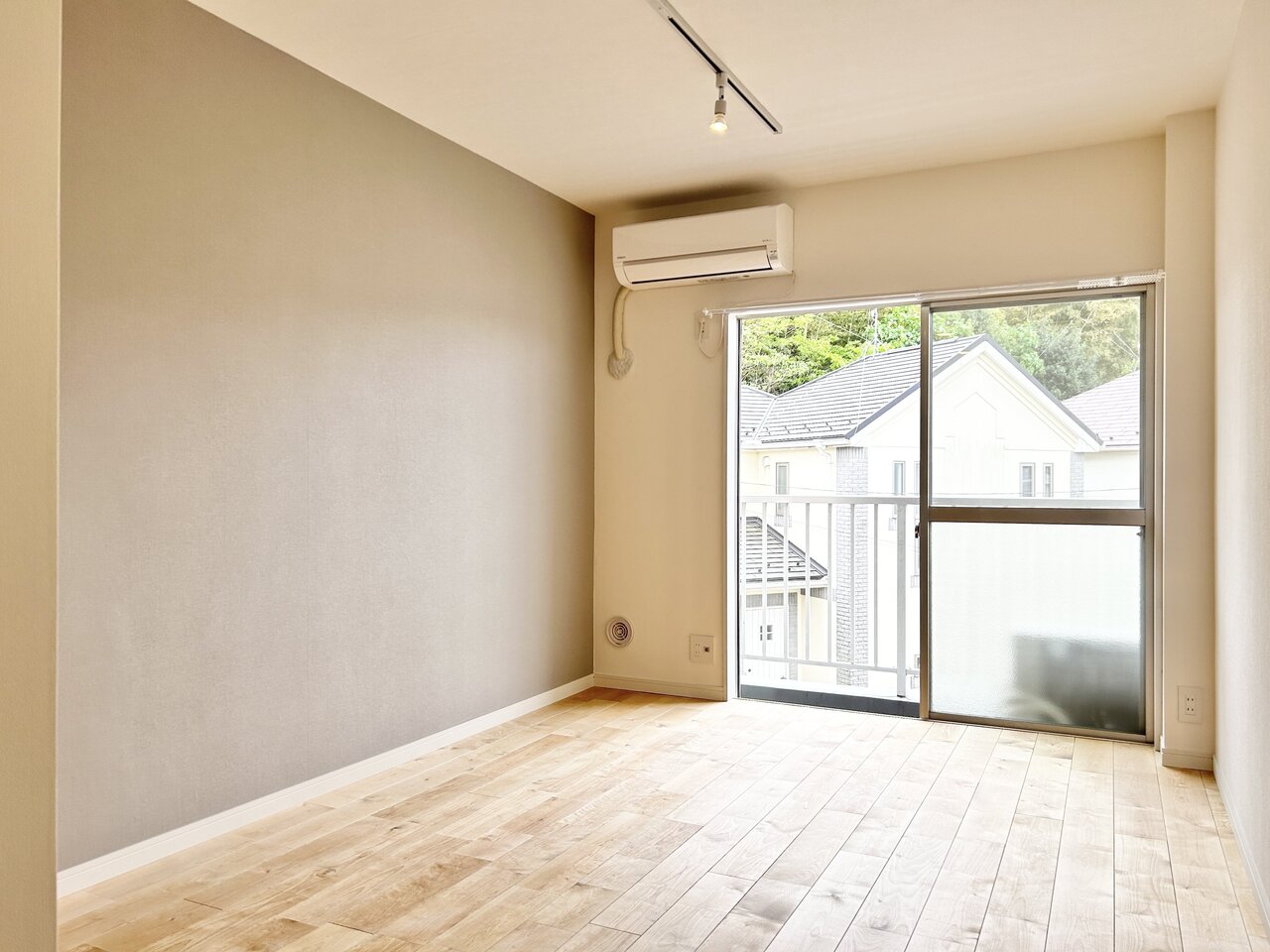 【グランドール大台】無垢床リノベーションのお洒落なお部屋♪
