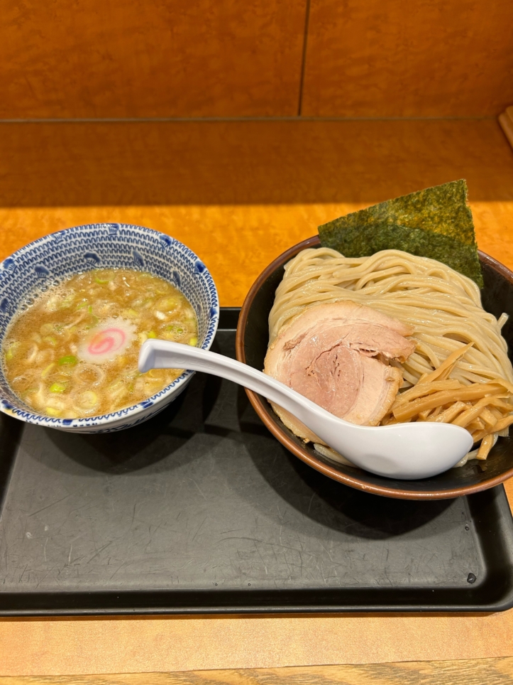 安定とがっつりを求めるあなたへ・・・【つけ麺　舎鈴】