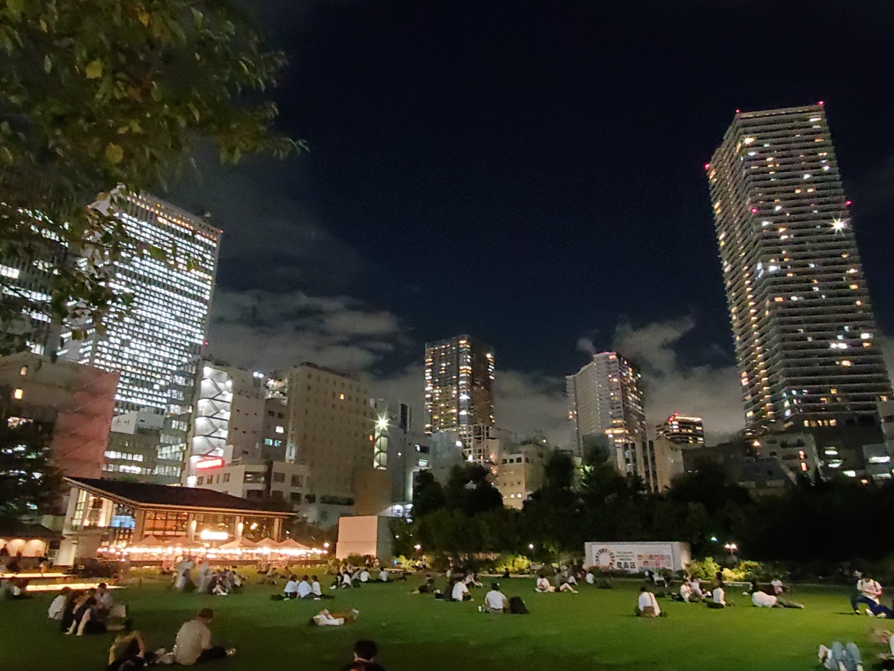 ロマンチックでムード満点♪　夜の南池袋公園☆彡