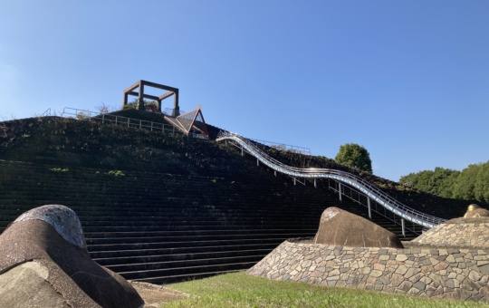 【京王堀之内】大人も滑りたくなる？！巨大スライダーのある公園☆