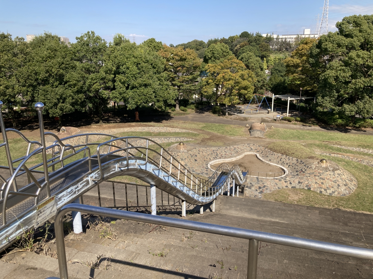 【京王堀之内】大人も滑りたくなる？！巨大スライダーのある公園☆