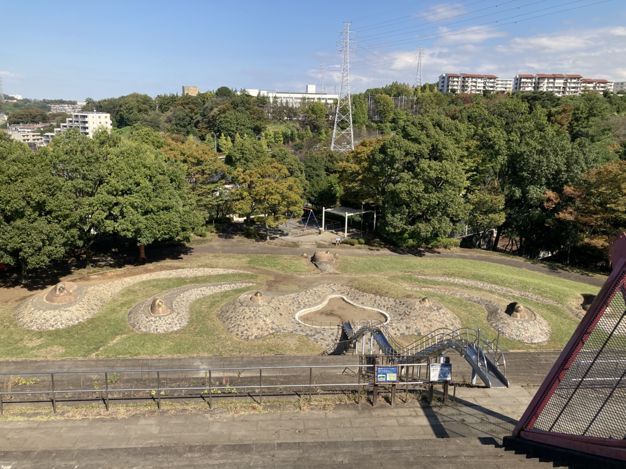 【京王堀之内】大人も滑りたくなる？！巨大スライダーのある公園☆