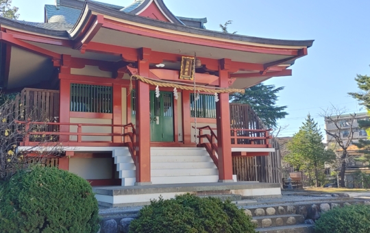 諏訪神社に訪れる