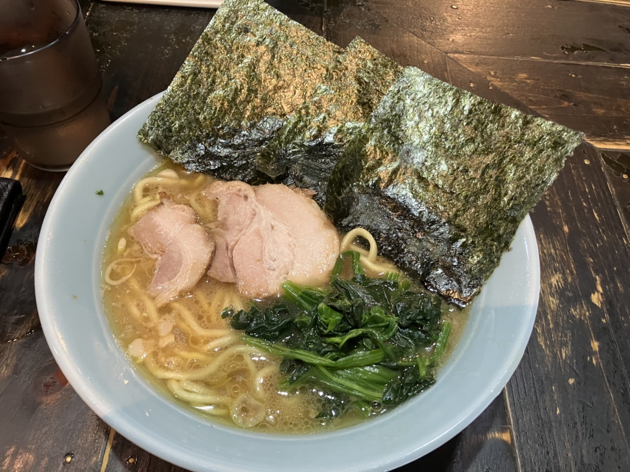 今回も家系ラーメン屋のご紹介です。