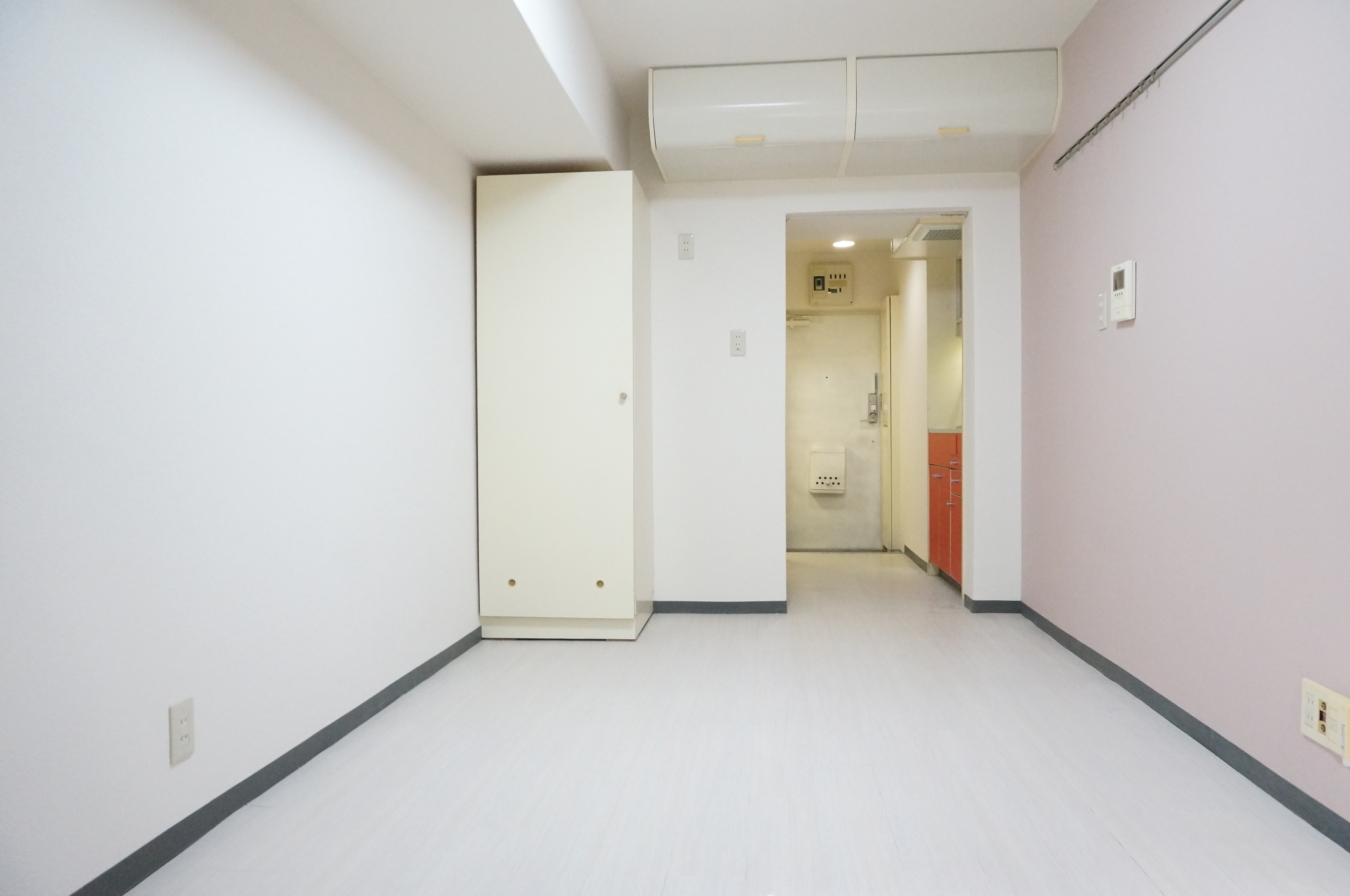 木漏れ日が優しい質感のお部屋♪　仲介手数料など全て不要の魅力的な物件！《日新ハイツ氷川台》