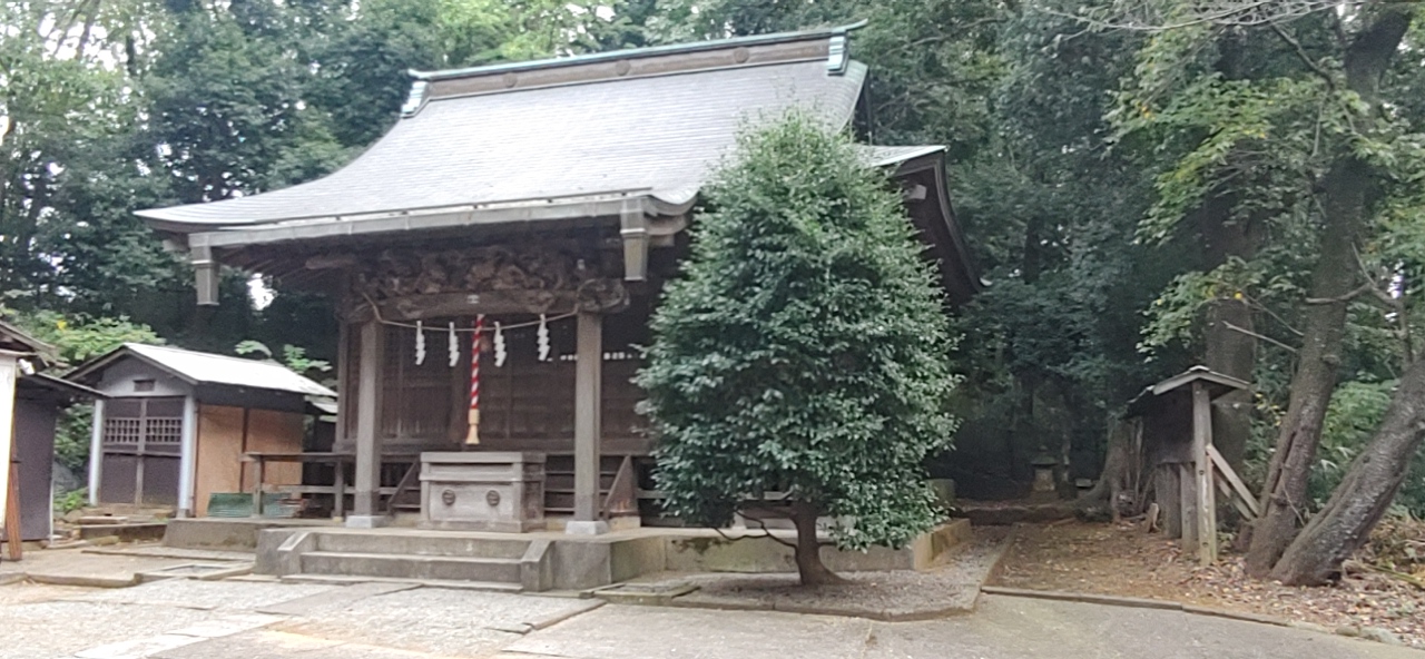 住宅街の一角に山神社　⛩