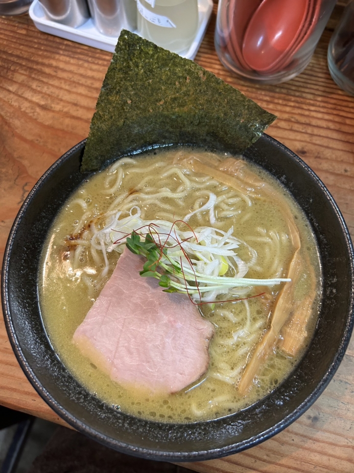 ☆多くの人で賑わう牡蠣出汁ラーメンのお店☆