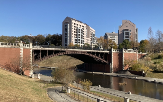 【南大沢】歴史ある橋です