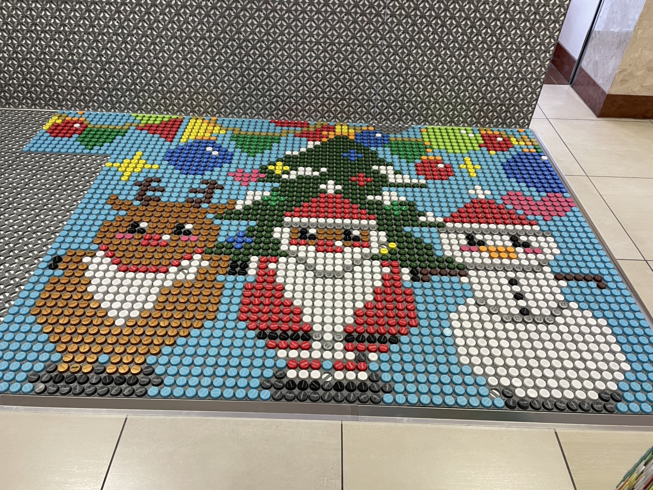 クリスマス　エコキャップアート　上大岡駅（Wing上大岡）