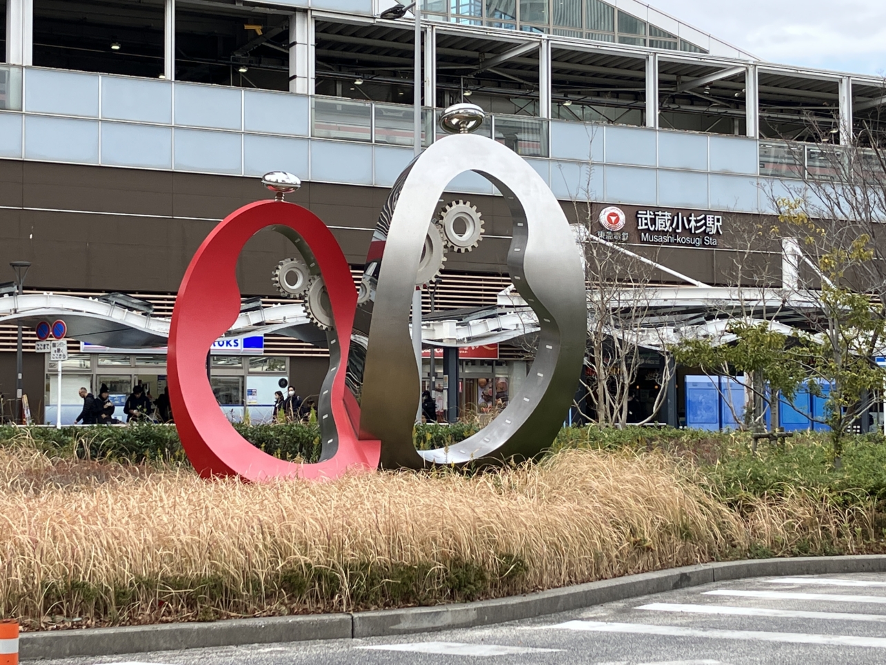 【家族の絆】武蔵小杉駅のモニュメント♪