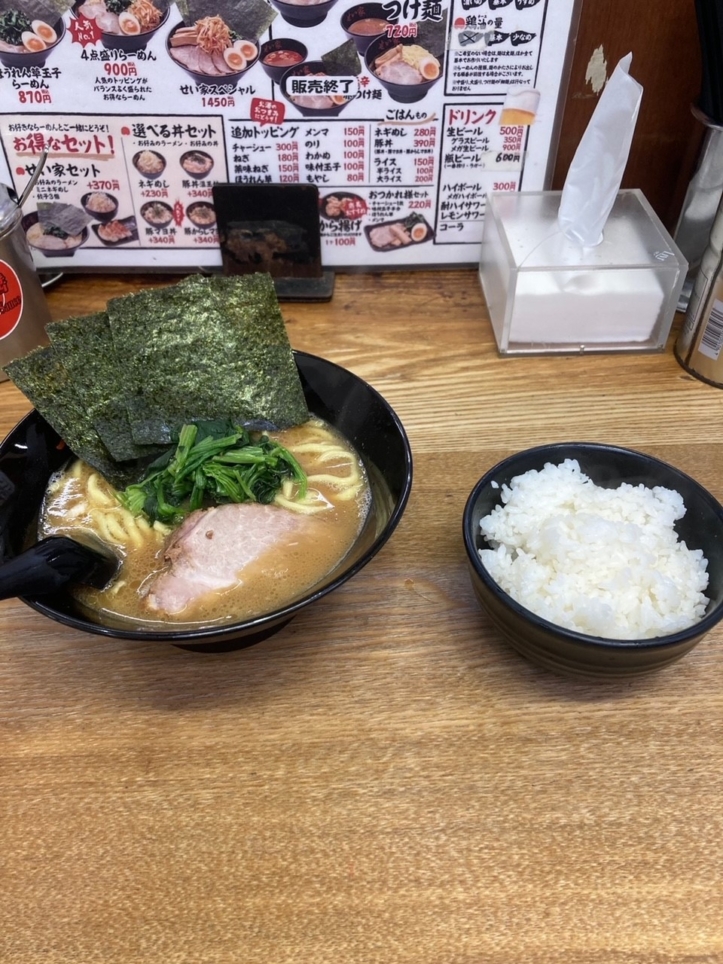 見た目こってり、飲めばあっさりのコクのあるとんこつ