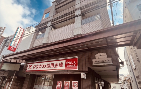 バス停目の前・屋根付き商店街なので雨の日でも安心マンション『デュオK・Y山手』