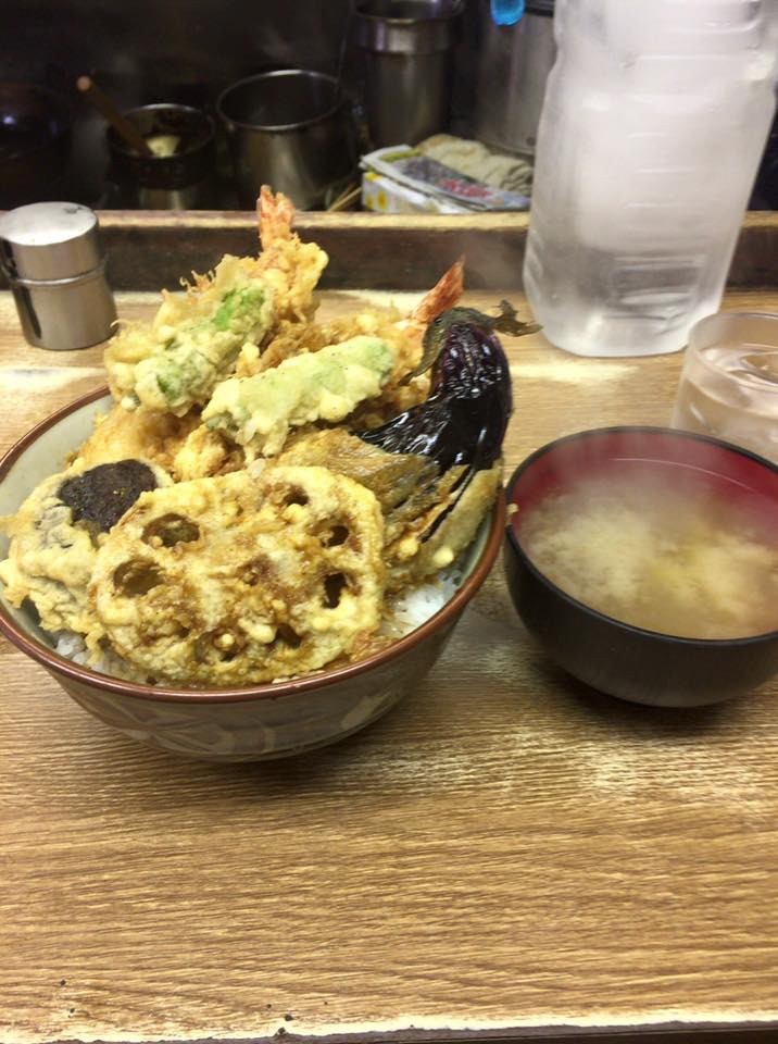 横浜橋商店街にある、でか盛り天丼！　（天丼専門店 豊野丼）