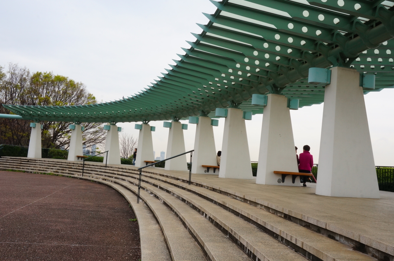 絶景と桜が鮮やか『港がみえる丘公園』