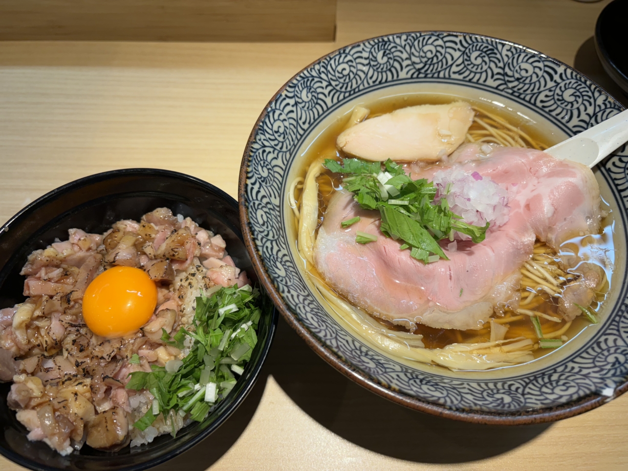 上州地鶏と金目鯛、牡蠣の中華そばが自慢のラーメン店／中華そば 漣(さざみな)