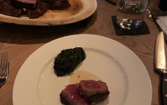 高級感溢れる店内デートにおすすめ！！【Peter Luger Steak House Tokyo】