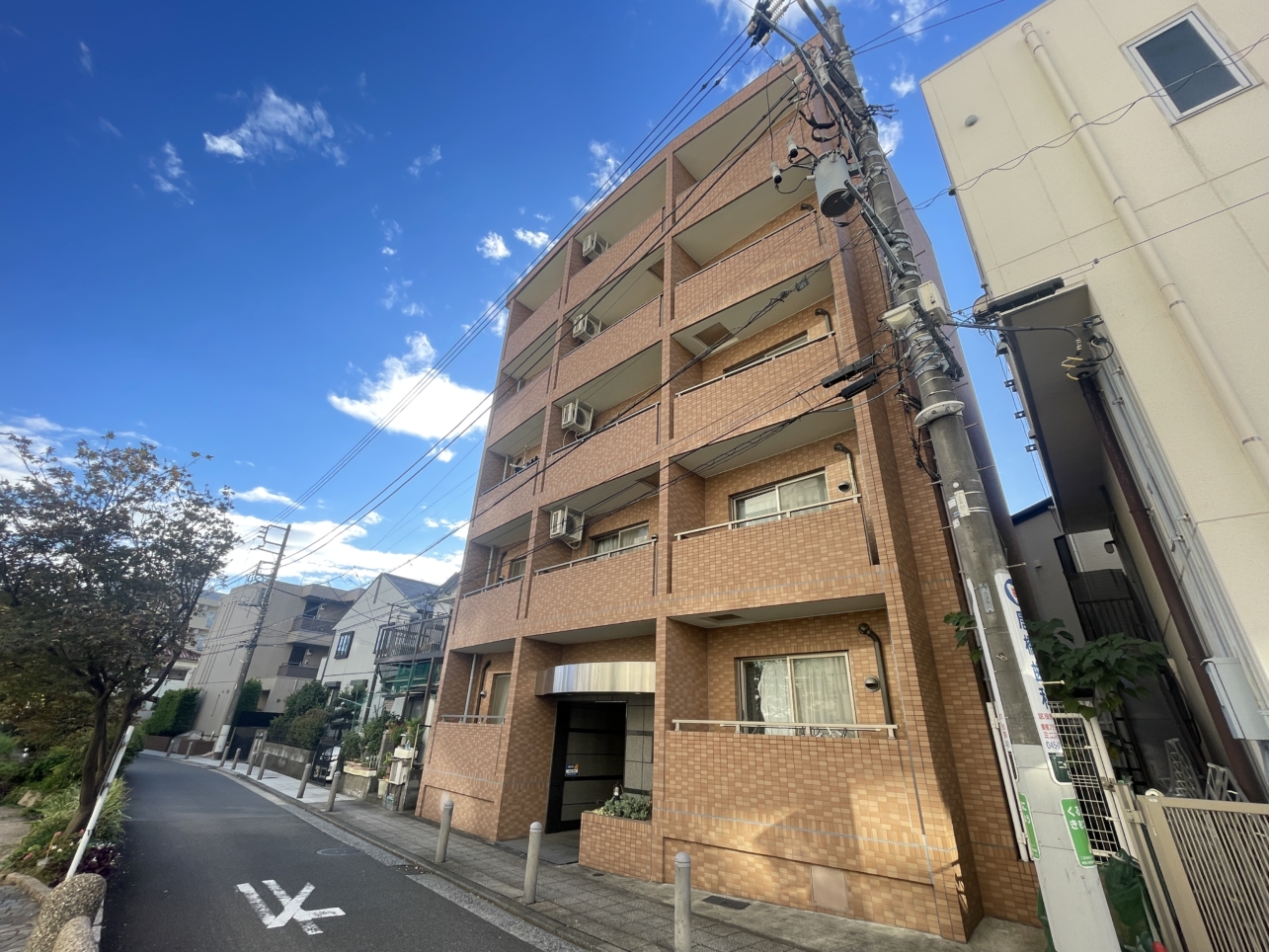 【ひかりはいつ弐番館】RC造オートロック宅配ボックスありの1K。人気の東神奈川駅から徒歩３分。