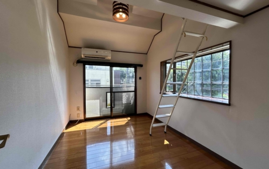 ２階角部屋の明るいロフト付き☆一橋学園のお部屋です☆