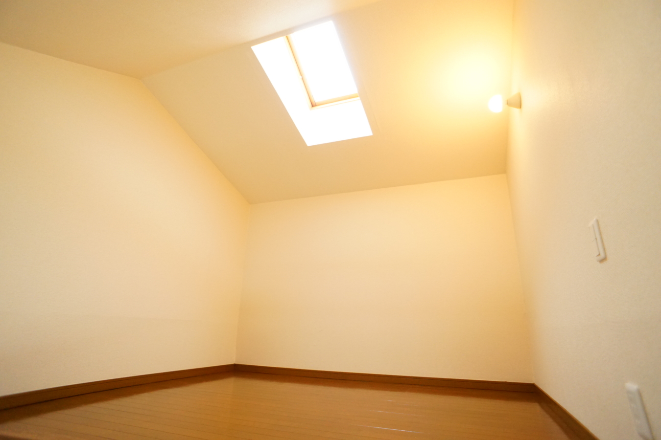3駅利用可の好立地！最短駅徒歩２分！（LIBERY HOUSE）