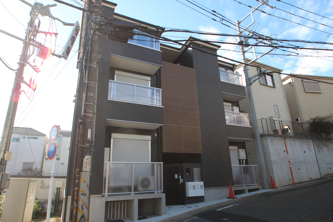 【レジェンド・スクエア横濱－二俣川】人気のオートロック完備☆全室角部屋♪