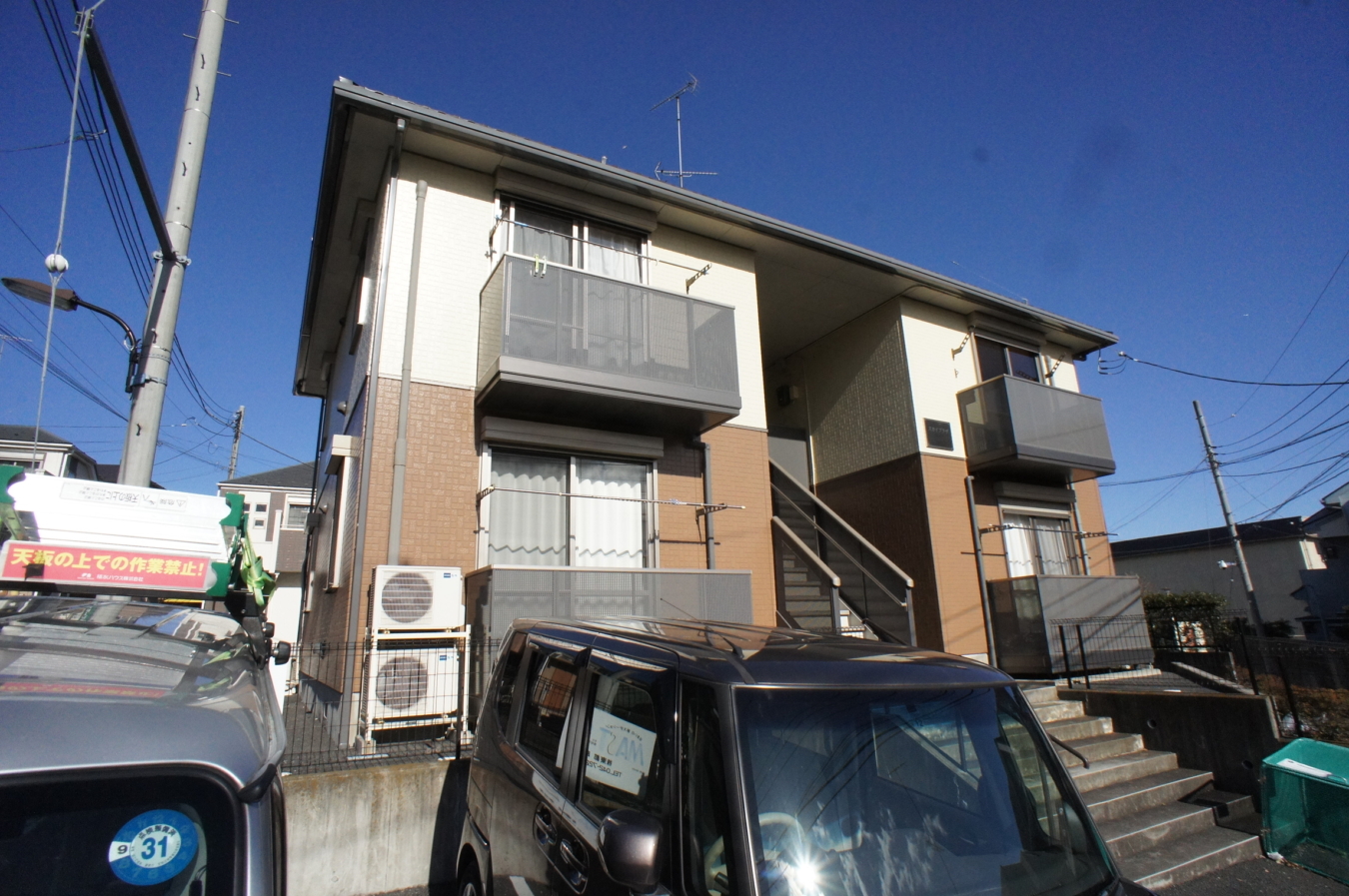 人気の二階角部屋！敷地内駐車場１台つき無料☆【スカイプラザ】