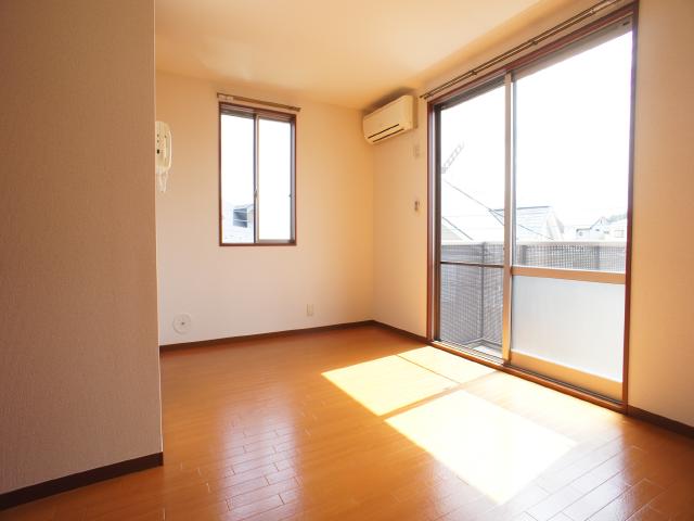人気の二階角部屋！敷地内駐車場１台つき無料☆【スカイプラザ】