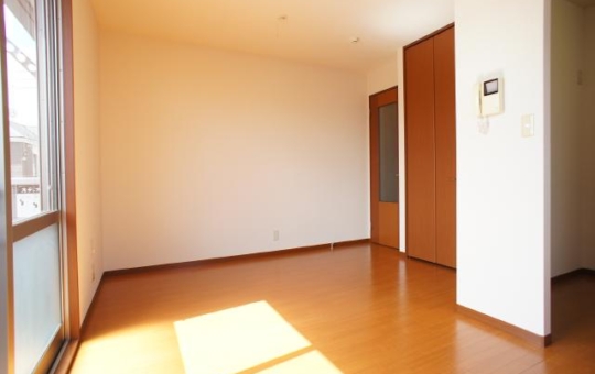 人気の二階角部屋！敷地内駐車場１台つき無料☆【スカイプラザ】