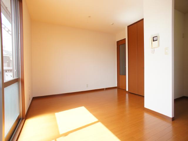 人気の二階角部屋！敷地内駐車場１台つき無料☆【スカイプラザ】