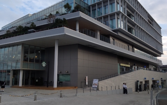 大和駅の近くの大きな図書館📚