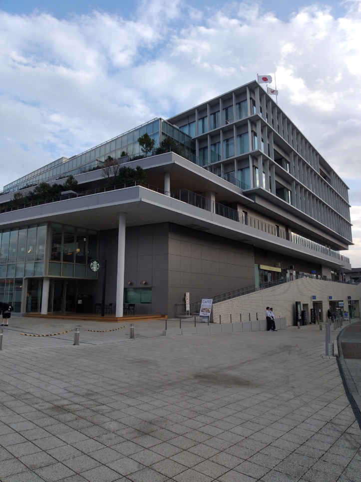 大和駅の近くの大きな図書館📚