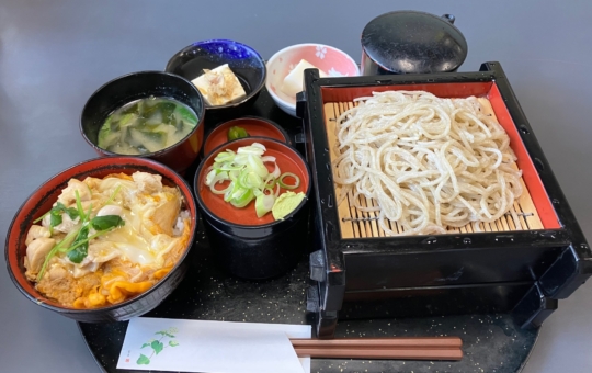 こだわりの自家製そば粉　【そば酒房はなわ】